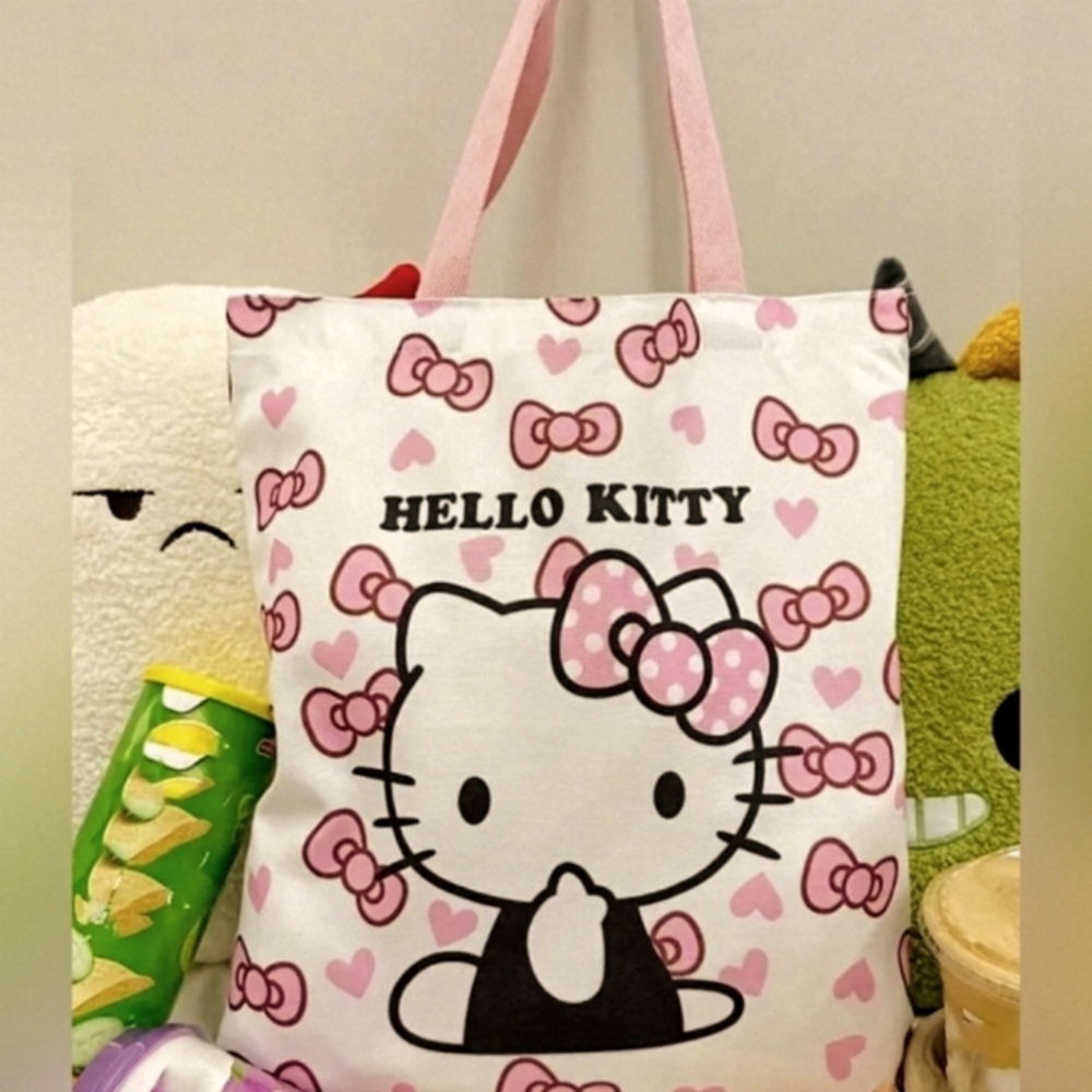 Hello kitty Canvas Tote... 🛍️3/$21